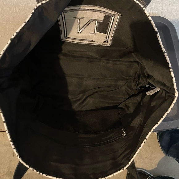 Thirty-One Signture Tote White with Black Spots/Dots - Picture 4 of 9